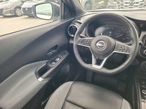 Used 2023 Nissan Kicks SR w/ SR Premium Package FWD image 15