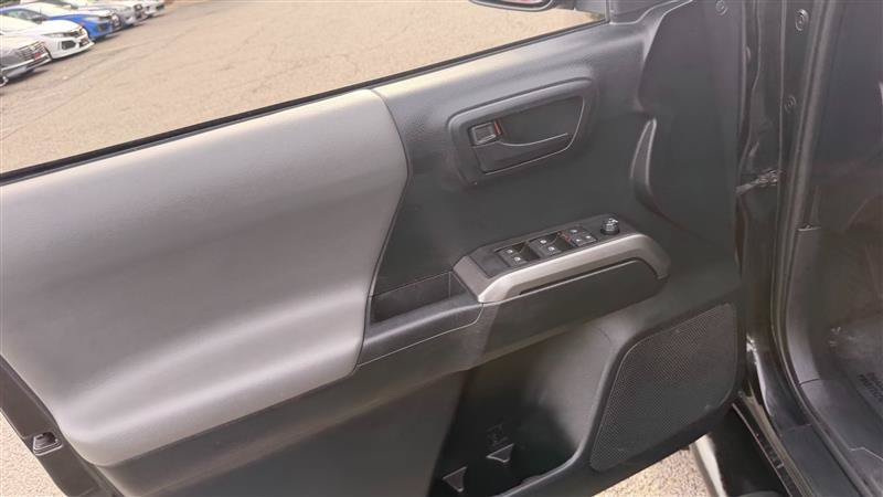 Used 2019 Toyota Tacoma SR5 AWD/4WD image 26