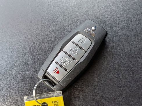 Used 2023 Mitsubishi Outlander SE FWD image 30