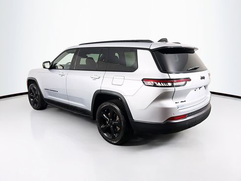 Used 2023 Jeep Grand Cherokee L Laredo image 6