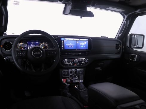 Used 2025 Jeep Gladiator Mojave w/ Safety Group AWD/4WD image 11