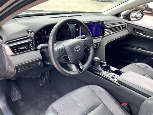 Used 2025 Toyota Camry Hybrid FWD image 17