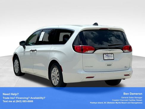 Used 2021 Chrysler Voyager L FWD image 12