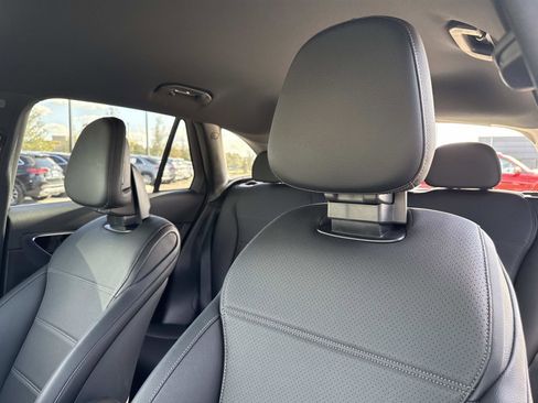 Used 2025 Mercedes-Benz GLC 300 image 23