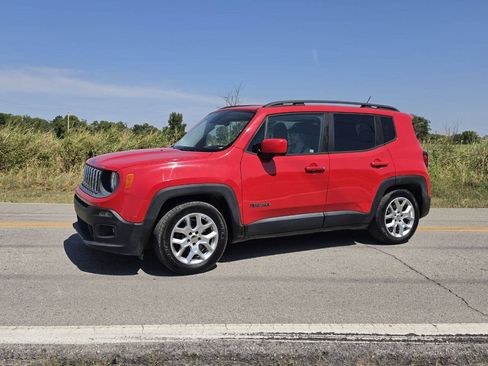 Used 2015 Jeep Renegade Latitude FWD image 2