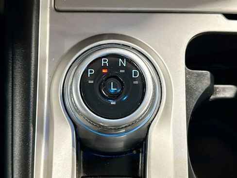 Used 2022 Ford Explorer XLT image 16