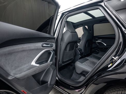 Certified 2025 Audi SQ5 Premium Plus w/ Premium Plus Package AWD/4WD image 17