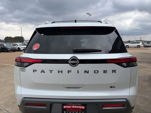 New 2026 Nissan Pathfinder SL image 3