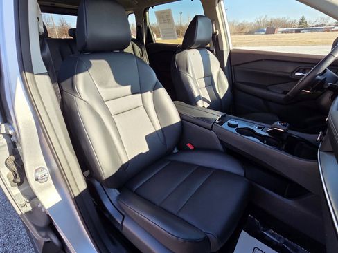 Used 2023 Nissan Rogue SV w/ SV Premium Package image 24