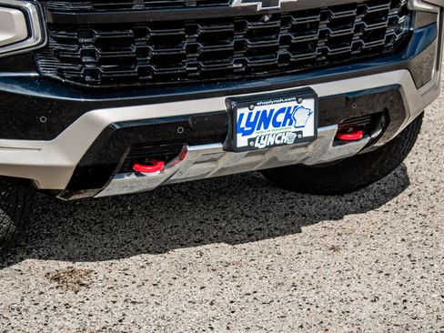 Used 2023 Chevrolet Suburban Z71 w/ Luxury Package AWD/4WD image 12