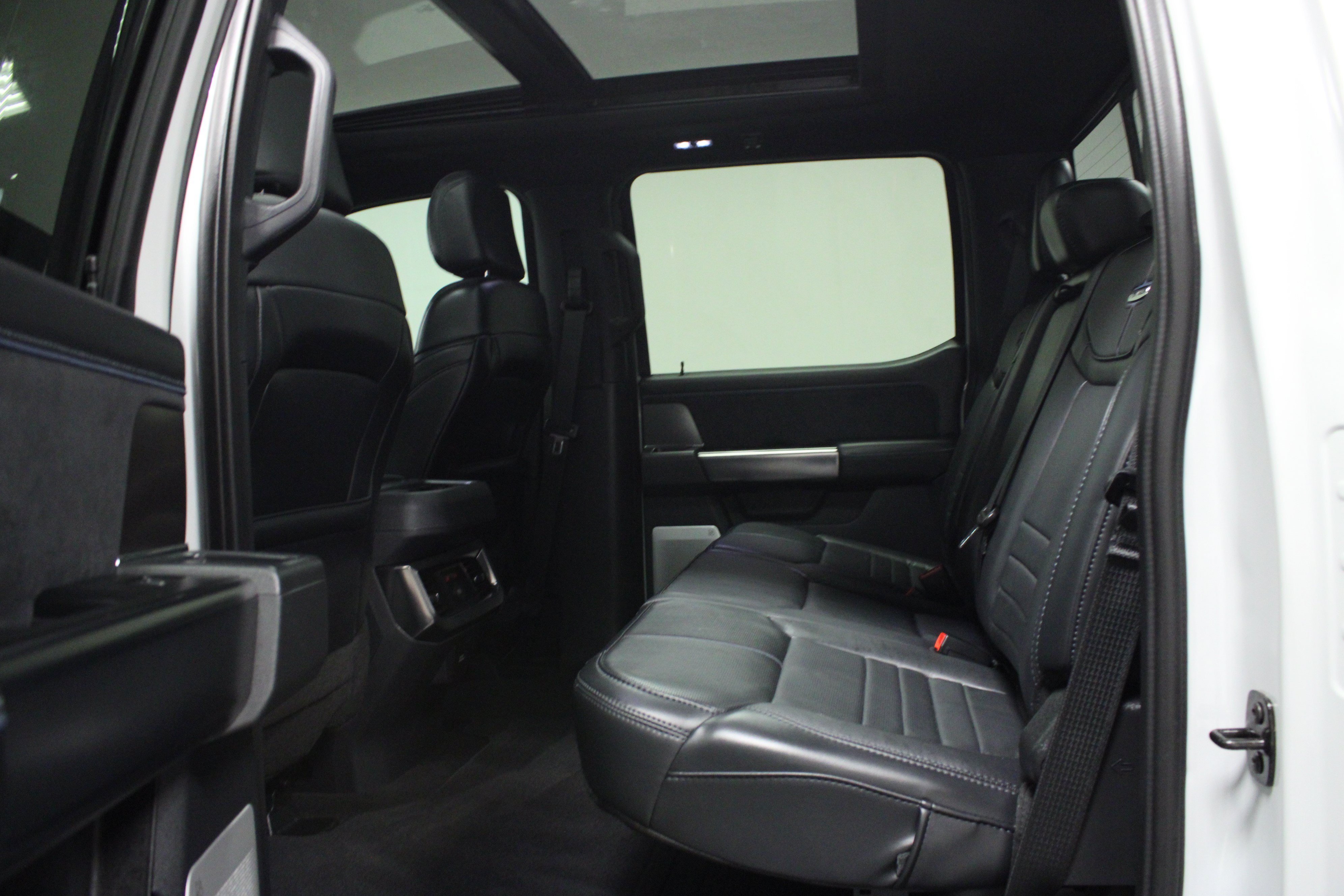 Used 2026 Ford F250 Platinum AWD/4WD image 13