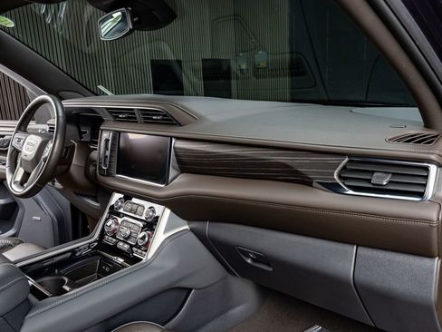Used 2023 GMC Yukon Denali image 17