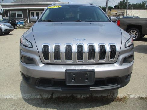 Used 2018 Jeep Cherokee Latitude Plus w/ Comfort/Convenience Group AWD/4WD image 10