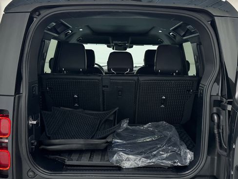 Used 2024 Land Rover Defender 110 S image 44