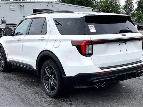 Used 2025 Ford Explorer ST AWD/4WD image 3