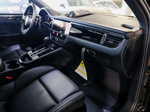 Certified 2026 Porsche Macan S AWD/4WD image 28