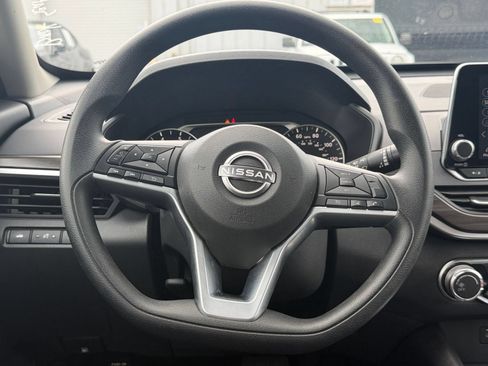 Used 2025 Nissan Altima 2.5 SV FWD image 28