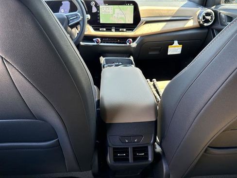 Used 2025 Chevrolet Equinox ACTIV w/ Safety and Technology Package AWD/4WD image 24
