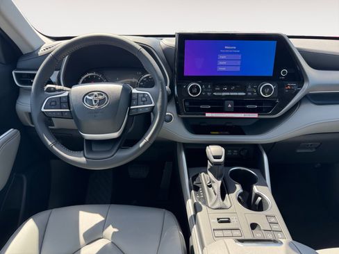New 2026 Toyota Highlander XLE AWD/4WD image 13
