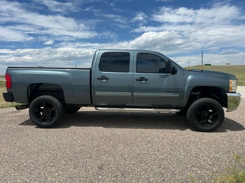 Used 2009 Chevrolet Silverado 2500 LT w/ Exterior Plus Package RWD image 6