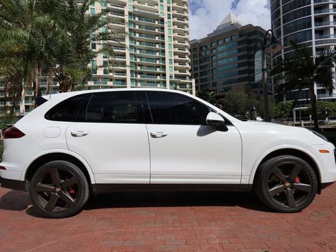 Used 2018 Porsche Cayenne Platinum Edition image 15