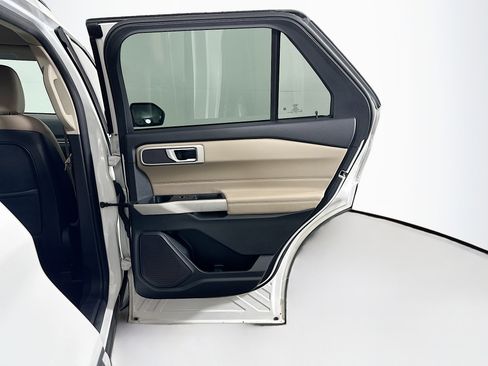 Used 2020 Ford Explorer XLT w/ Equipment Group 202A image 31