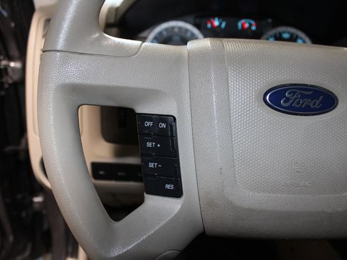 Used 2011 Ford Escape XLS w/ 101A Rapid Spec Order Code FWD image 16