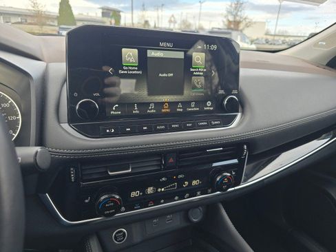 Used 2023 Nissan Rogue SL w/ SL Premium Package image 31