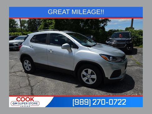 Used 2017 Chevrolet Trax LT w/ LT Convenience Package FWD image 1