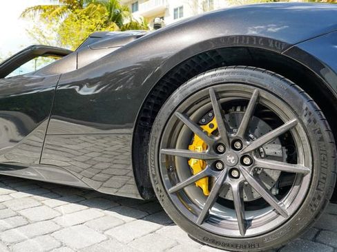 Used 2022 Ferrari SF90 Spider image 18