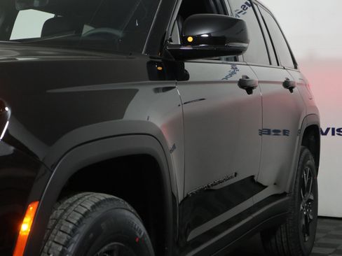 New 2026 Jeep Grand Cherokee Altitude AWD/4WD image 11