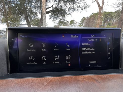 Used 2021 Lexus LX 570 4WD w/ 3rd Row & Luxury Pkg image 24