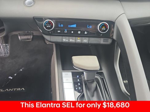Used 2023 Hyundai Elantra SEL image 30