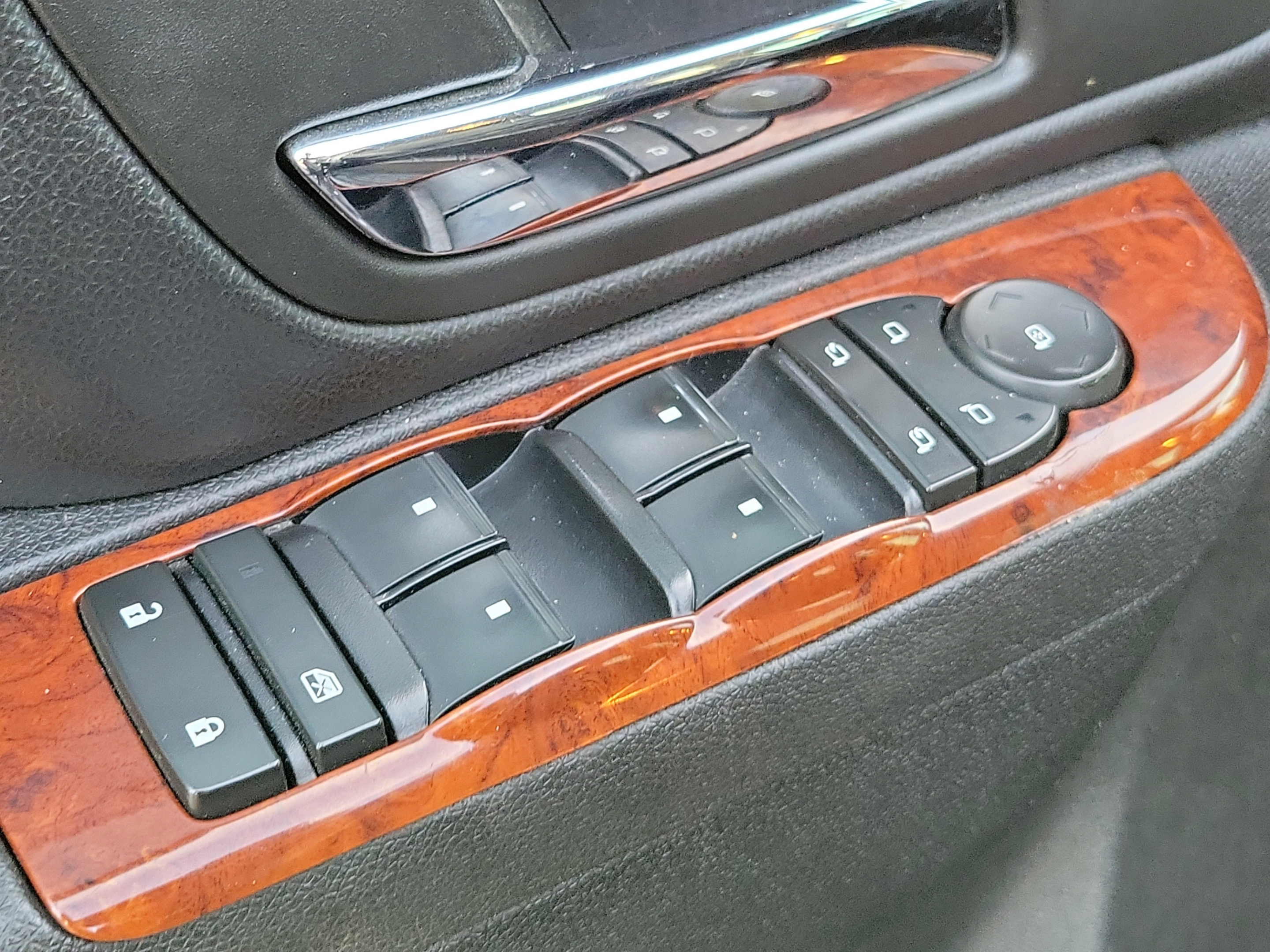 Used 2011 Chevrolet Avalanche LS w/ Regional Value Package AWD/4WD image 21