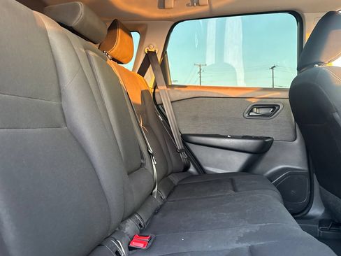 Used 2023 Nissan Rogue S FWD image 31