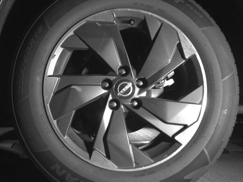 Used 2025 Nissan Rogue SV image 14