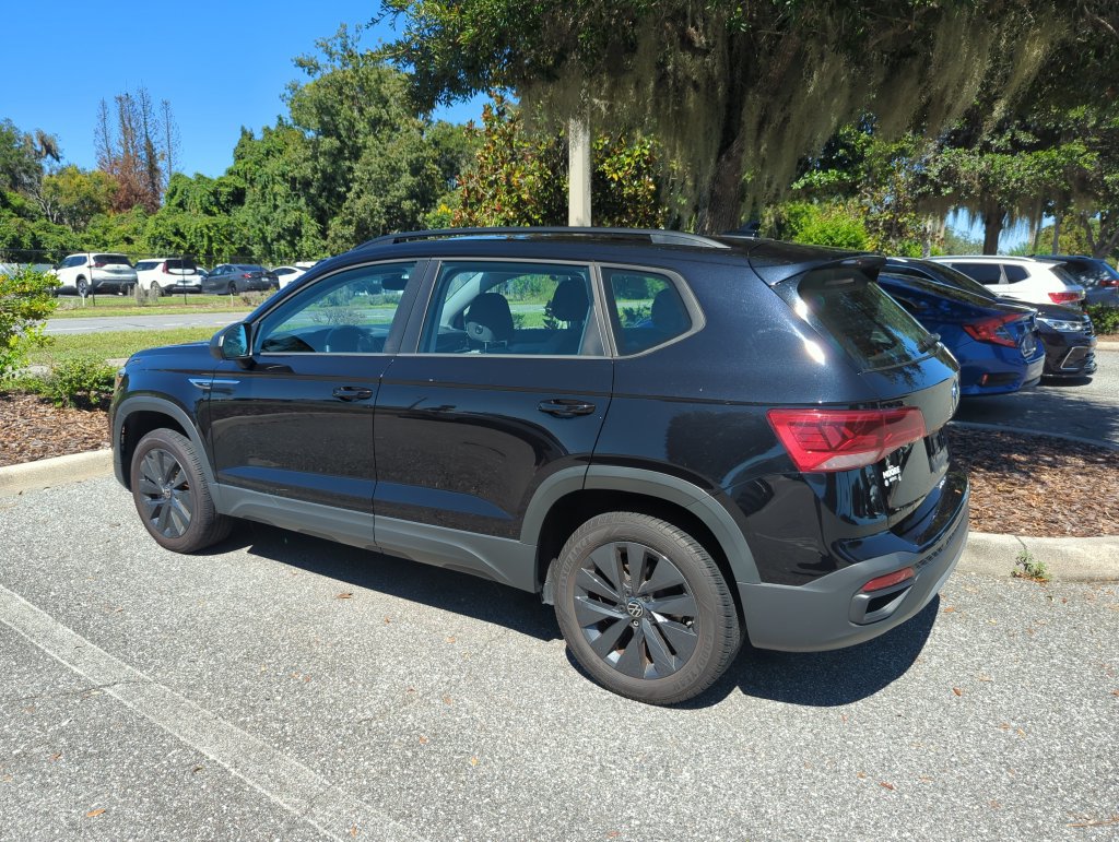 Used 2024 Volkswagen Taos S FWD image 3