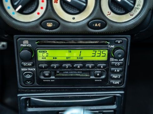 Used 2001 Toyota MR2 image 32