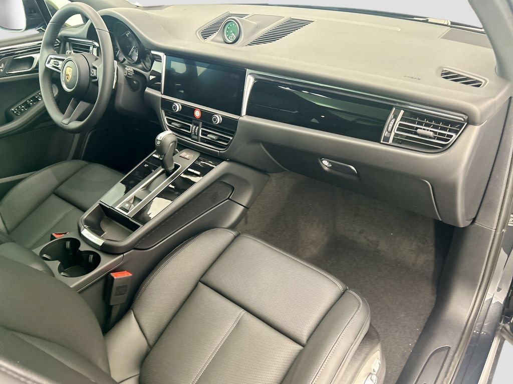 Used 2026 Porsche Macan AWD/4WD image 19