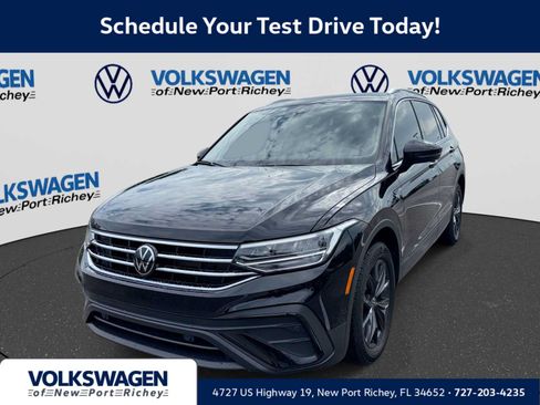 Used 2024 Volkswagen Tiguan SE w/ Panoramic Sunroof Package FWD image 1