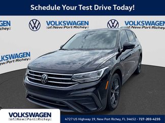 Used 2024 Volkswagen Tiguan SE w/ Panoramic Sunroof Package FWD video 1