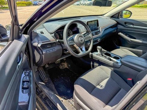 Used 2023 Nissan Altima 2.5 SV image 6