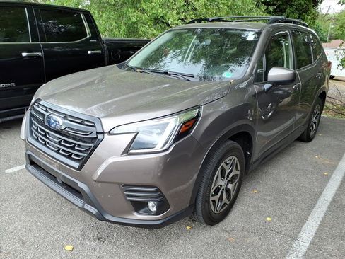 Used 2024 Subaru Forester Premium AWD/4WD image 1