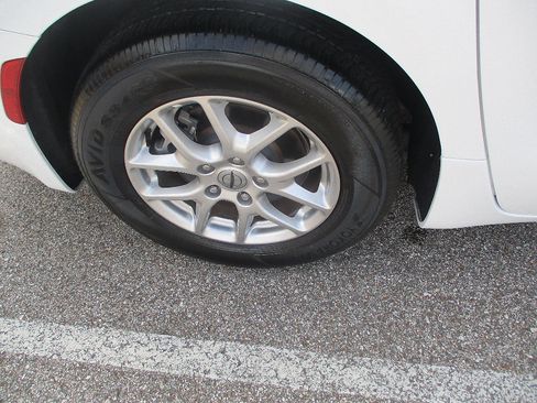 Used 2023 Chrysler Pacifica Touring-L FWD image 22