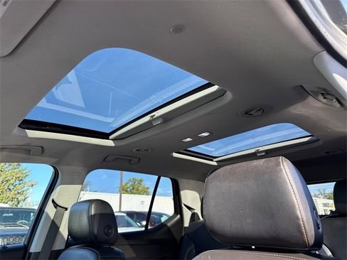 Used 2019 Chevrolet Traverse LT w/ LT Premium Package image 4