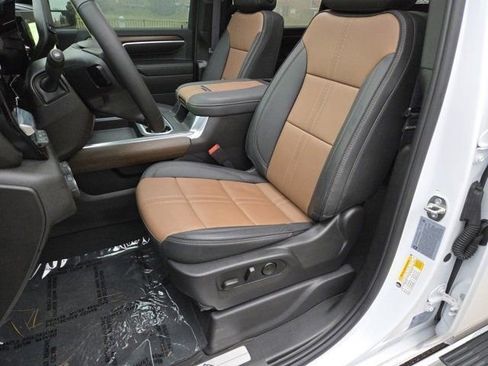 Used 2024 Chevrolet Silverado 2500 High Country w/ High Country Premium Package image 8