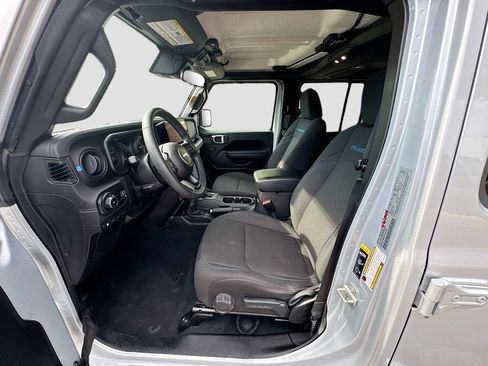 Used 2024 Jeep Wrangler Unlimited Rubicon 4xe AWD/4WD image 33