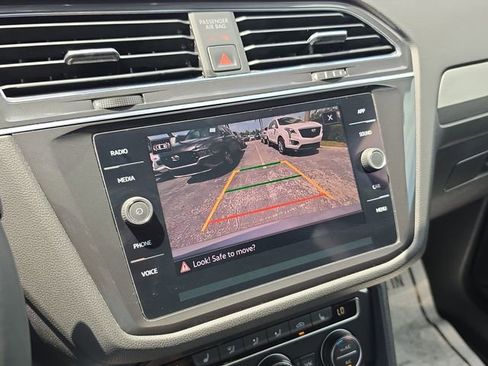 Used 2021 Volkswagen Tiguan SE w/ Panoramic Sunroof Package FWD image 22