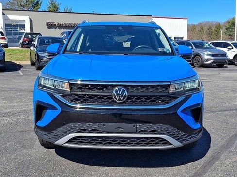 Certified 2023 Volkswagen Taos SE w/ Panoramic Sunroof Package image 2