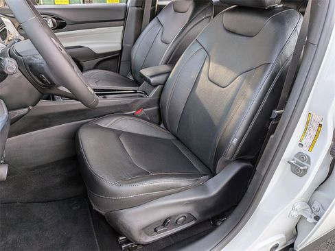 Certified 2023 Jeep Compass Limited image 18